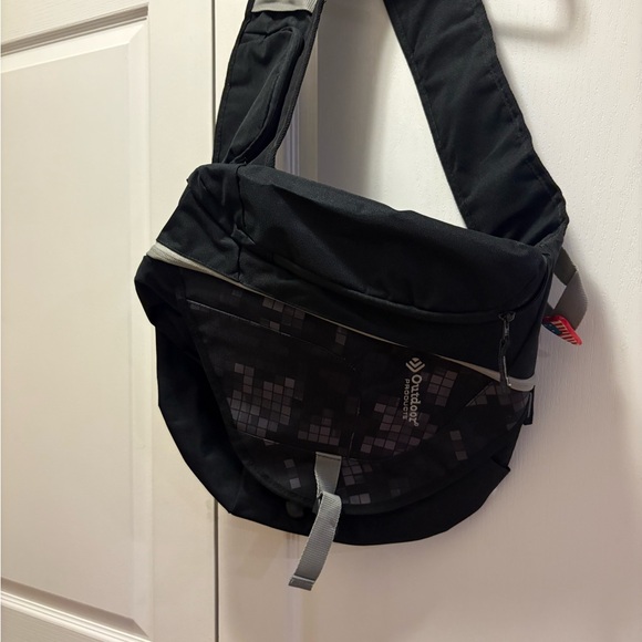 OnGear Black and Gray Men's Messenger Bag - Picture 1 of 4
